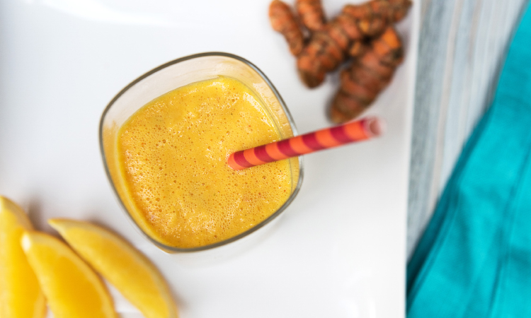 Smoothie cu morcovi, ghimbir si turmeric bio