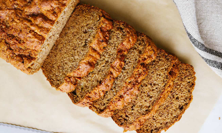 Banana bread vegana cu migdale si zahar de cocos