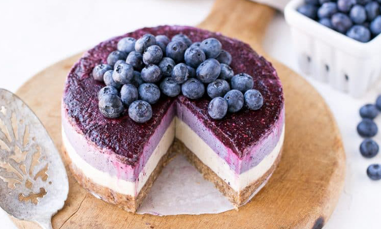 Cheesecake raw-vegan cu caju si afine