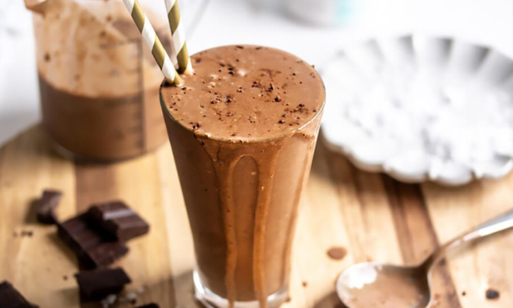 Milkshake vegan cu lapte de orez si sirop de artar