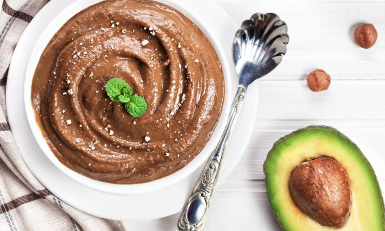 Mousse de ciocolata cu avocado si sirop de artar