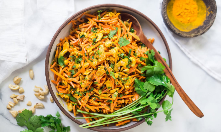 Salata indiana de morcovi cu caju si stafide